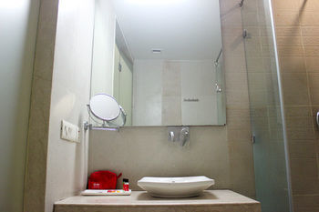 Oyo Premium Rajouri Garden Janta Market New Delhi Exterior photo